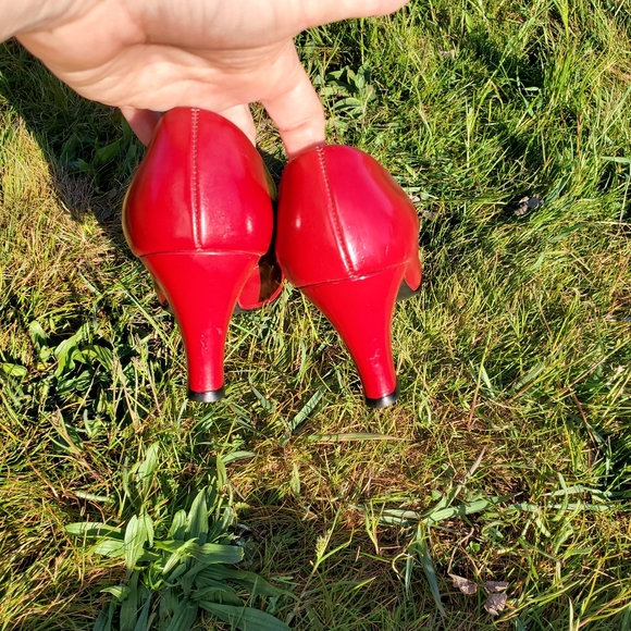 1960 vintage loafer slide heels red cross patent good condition - Picture 3 of 6